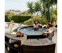 Whirlpool Netspa Octopus mit Mobiliar